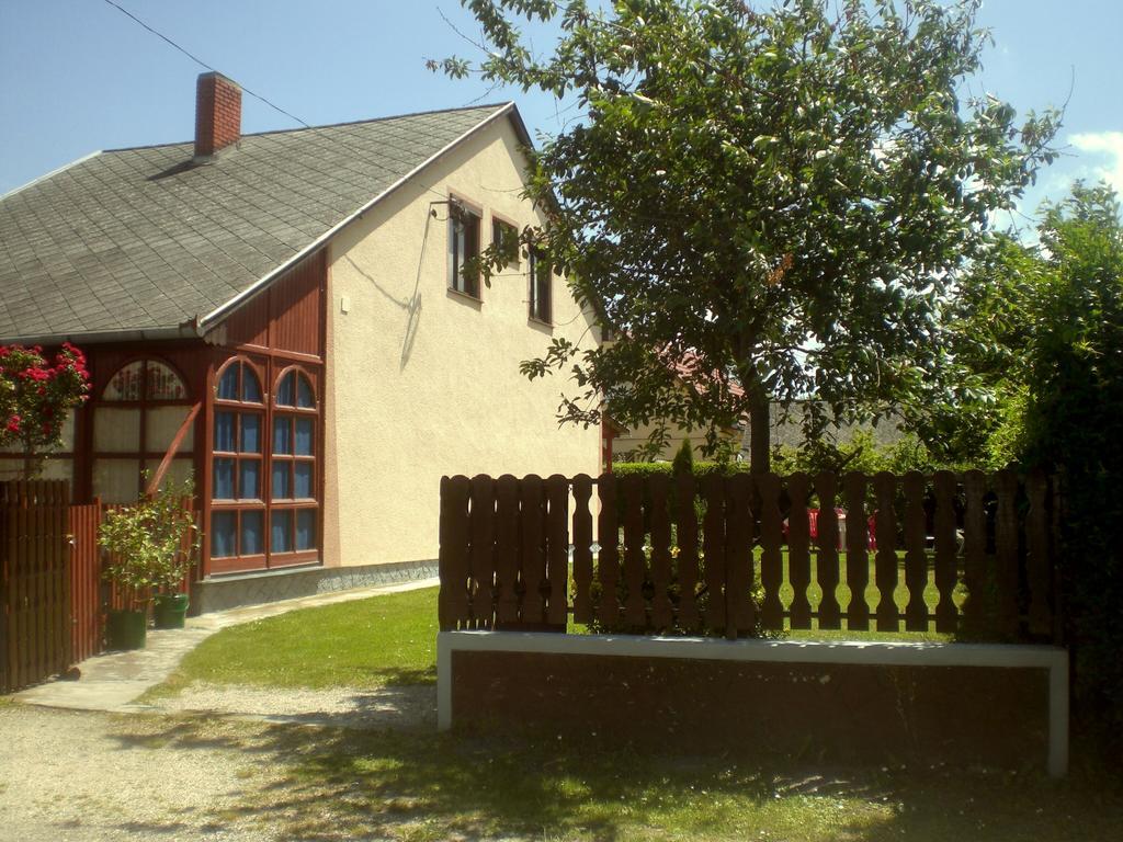 Fenyvesi Trambulinos Nyaralo Balatonfenyves Exterior photo